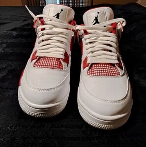 Air Jordan 4 gym red Alternate Sneaker. Used clean well kept.
